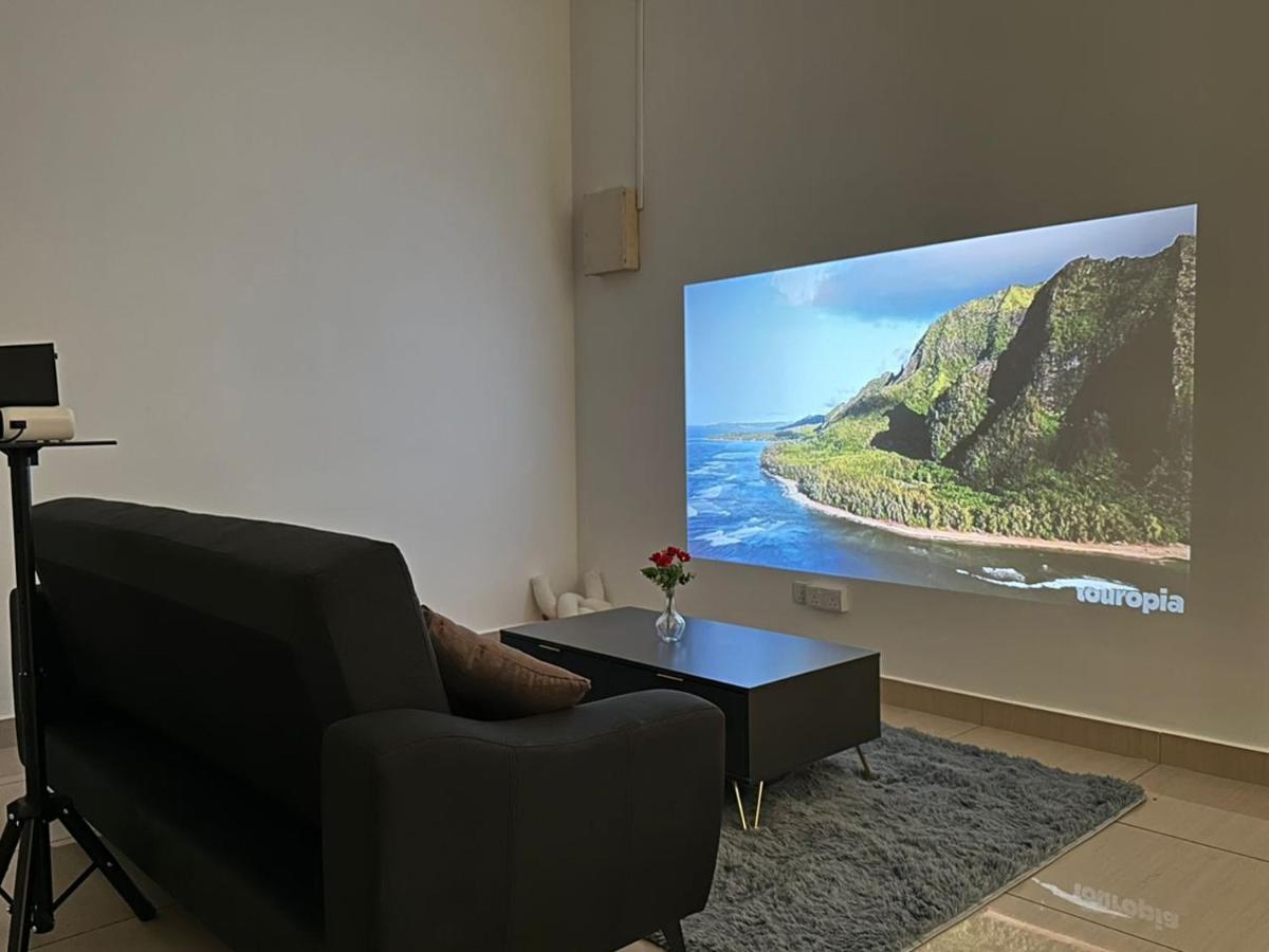 Manhattan, Mount Austin By Antlerzone Apartemen