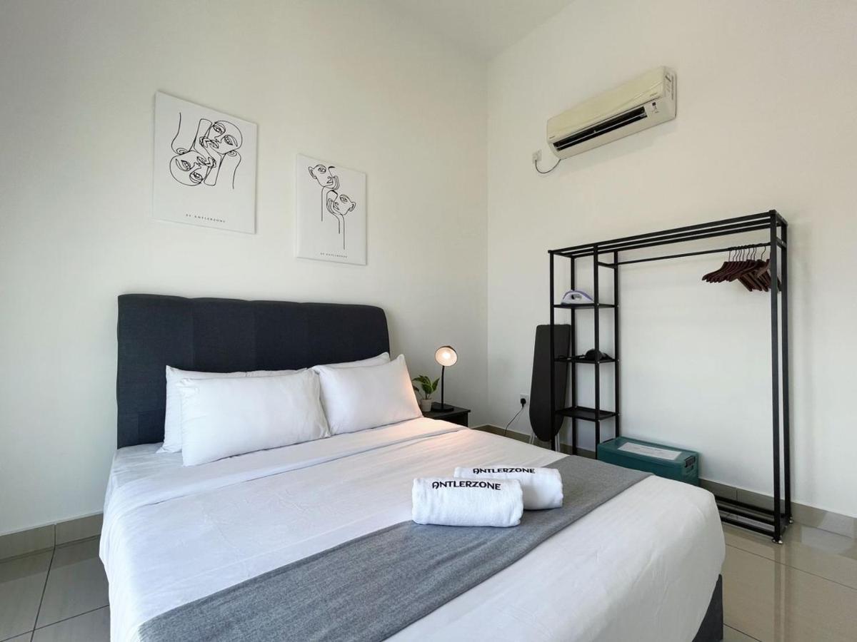 Manhattan, Mount Austin By Antlerzone * Johor Bahru